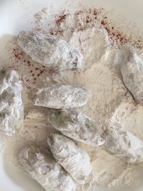 Cover potatoes with flour and paprika Cover potatoes with flour and paprika