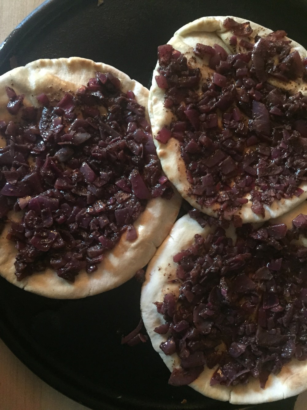 Pita bread with red onions